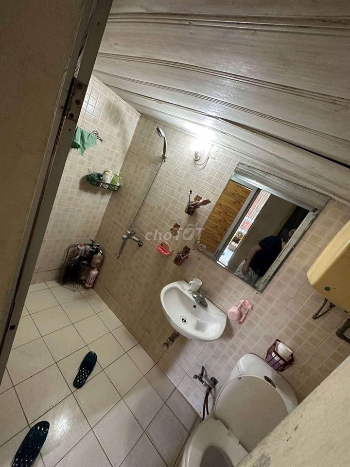 Bán gấp căn hộ tập thể 2 ngủ tại Láng Hạ tầng thấp nhà thoáng đẹp