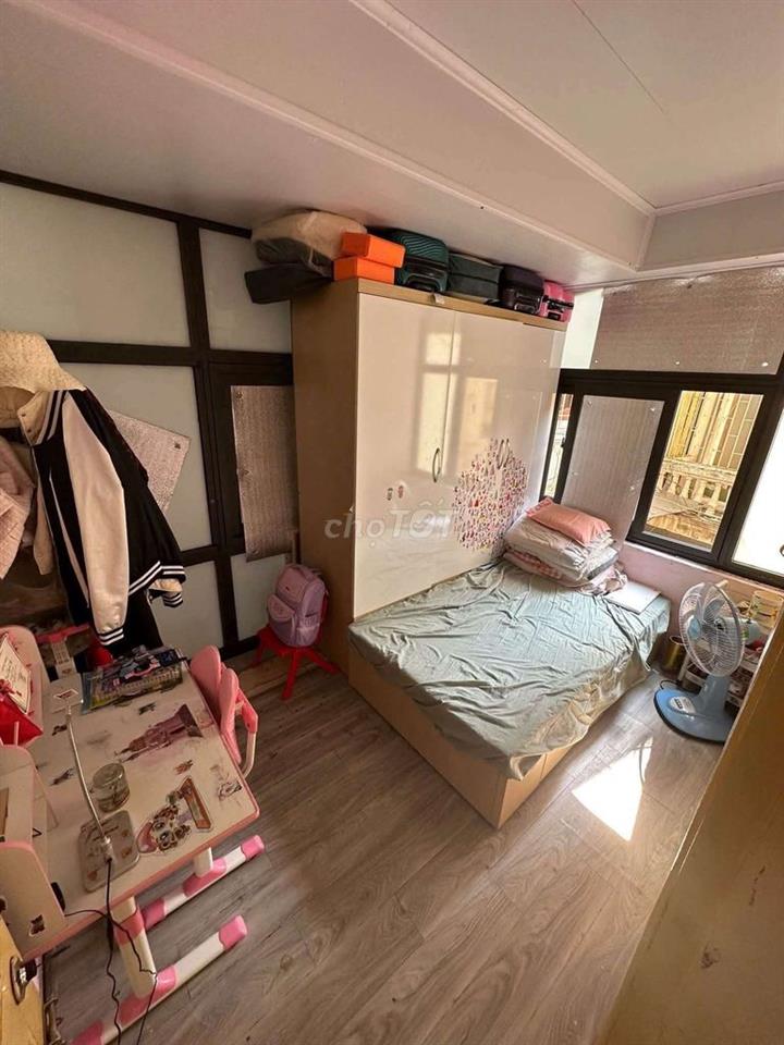 Bán gấp căn hộ tập thể 2 ngủ tại Láng Hạ tầng thấp nhà thoáng đẹp