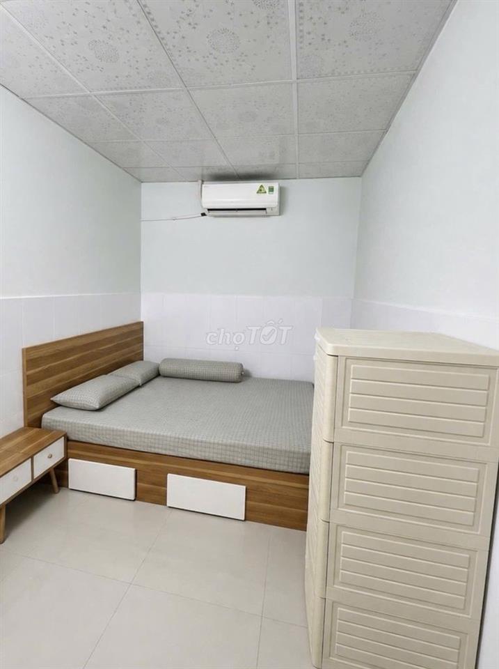 Bán nhà kiệt Phan Khoang giá sập hầm