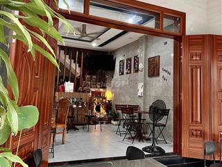 Nhà mặt tiền cần bán gấp