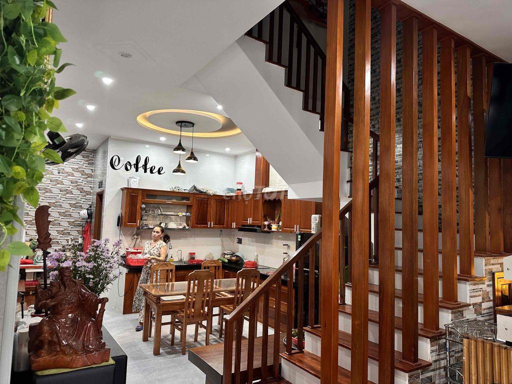 Nhà mặt tiền cần bán gấp