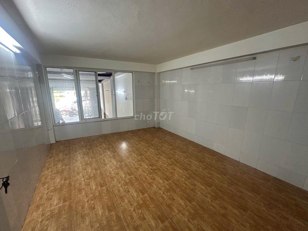 Cho thuê nhà 2 tầng mặt tiền trước Trường Đại học Kinh tế Đà Nẵng