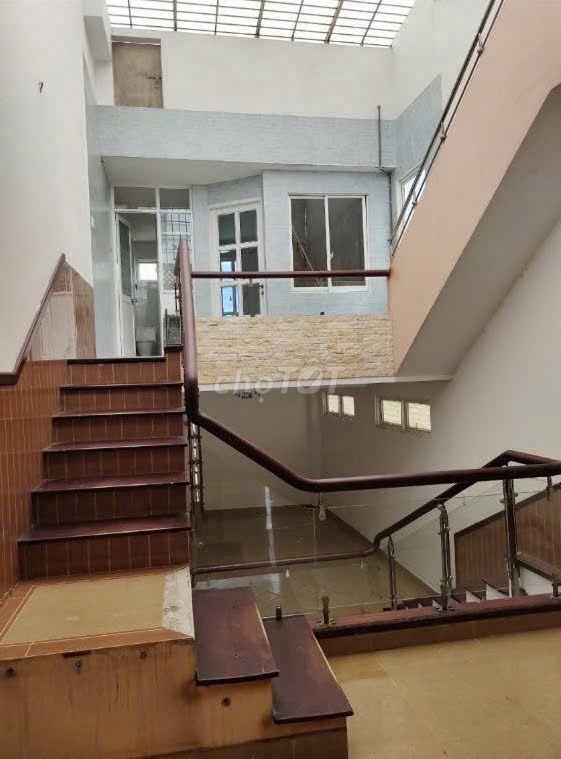 Cho thuê Nhà MT Trần Hưng Đạo, 4 X25m, T+1.5L,Giá 32tr/ tháng TL