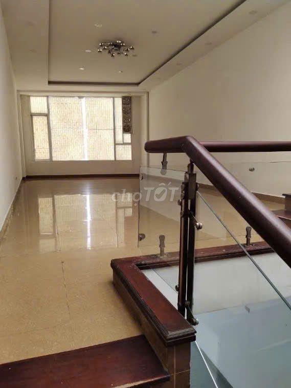 Cho thuê Nhà MT Trần Hưng Đạo, 4 X25m, T+1.5L,Giá 32tr/ tháng TL