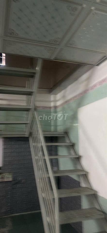 Cho thuê Mặt bằng Gần chợ, 4 x 14m, 02PN, giá 10tr/ thág