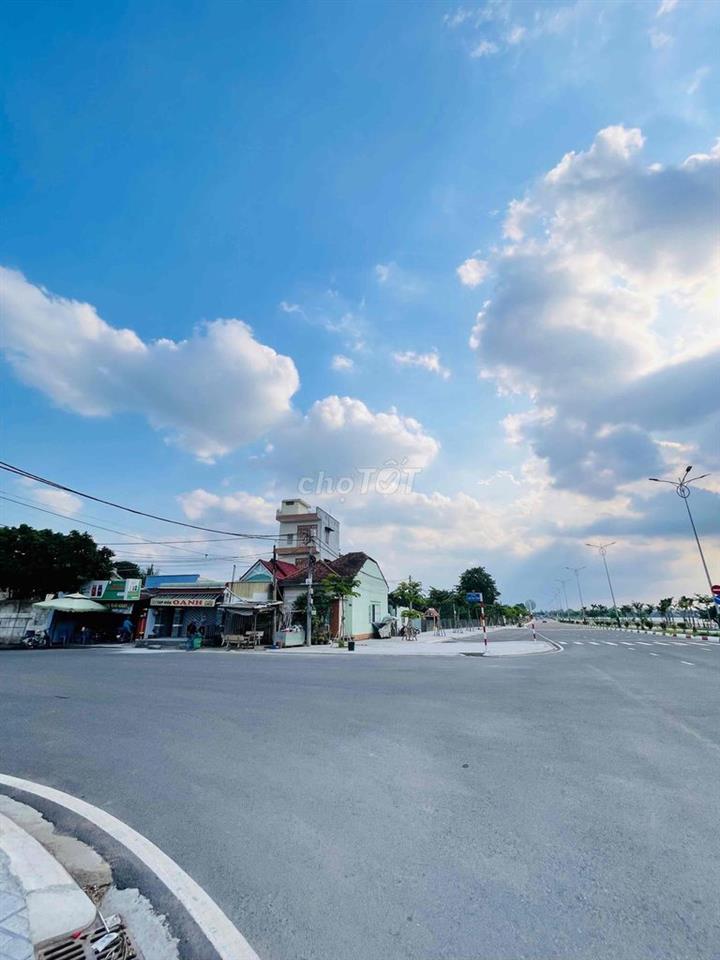 bán lô góc 2 mặt tiền bờ kè bửu long