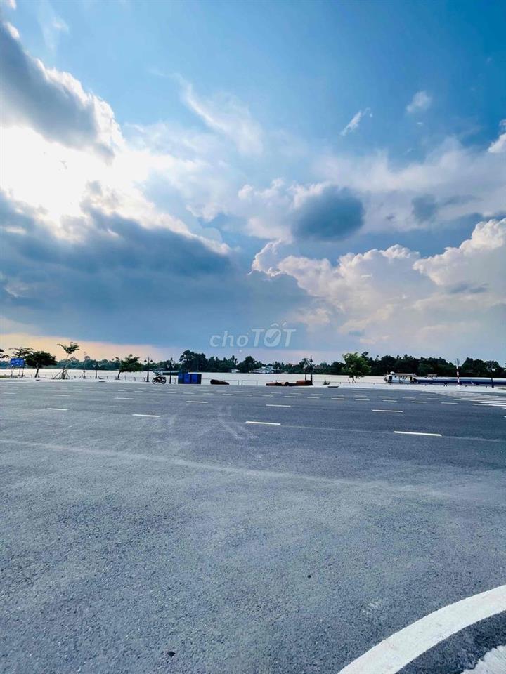 bán lô góc 2 mặt tiền bờ kè bửu long