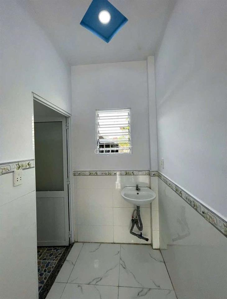 Nhà 380tr có sổ vay được ở mặt tiền hẻm thông giáp Quận 12