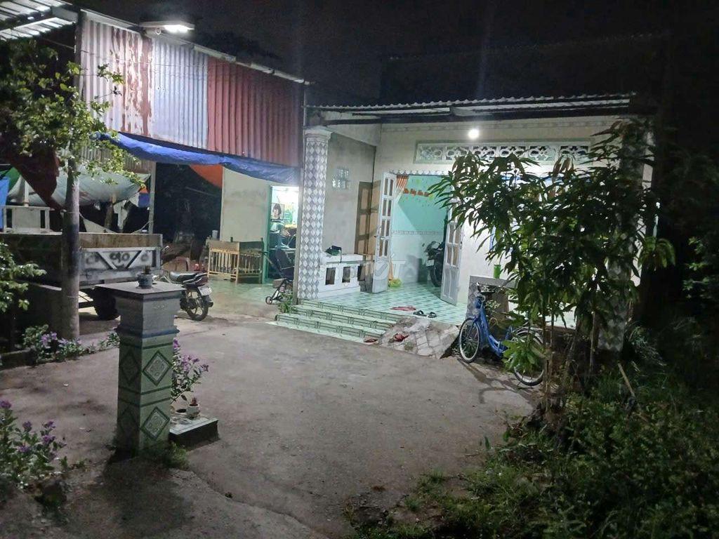 cần bán gắp nhà cấp 4