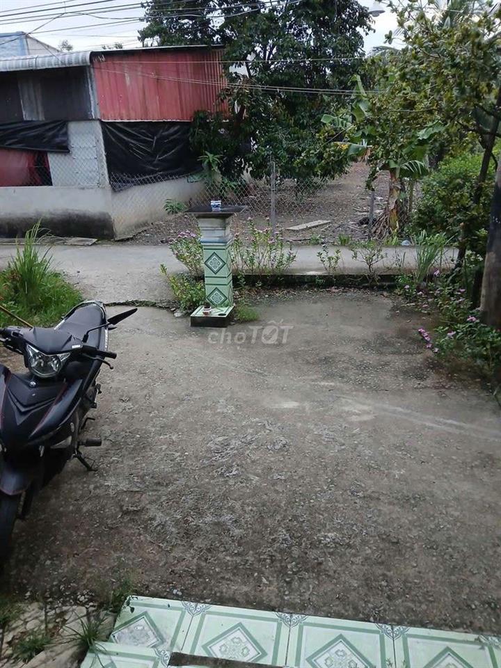 cần bán gắp nhà cấp 4