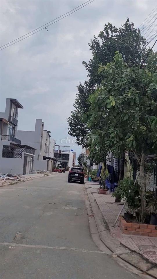 Bán đất thổ cư 138 m2, Sổ hồng riêng cập KDC Long Hòa 9.9 tr/1m2