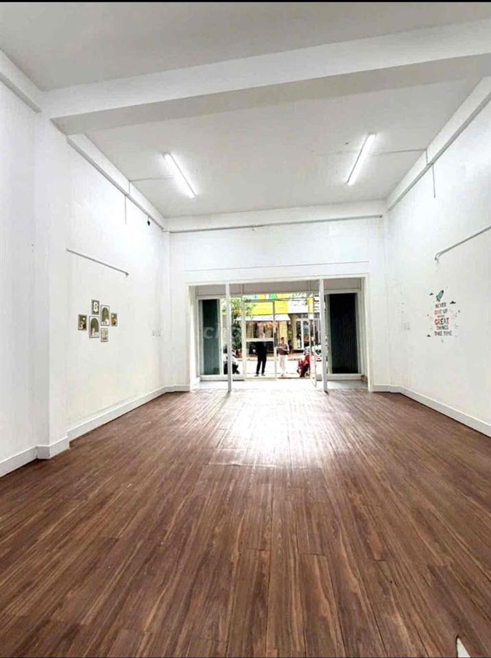 Cho thuê nhà mặt tiền Trần Quang Khải