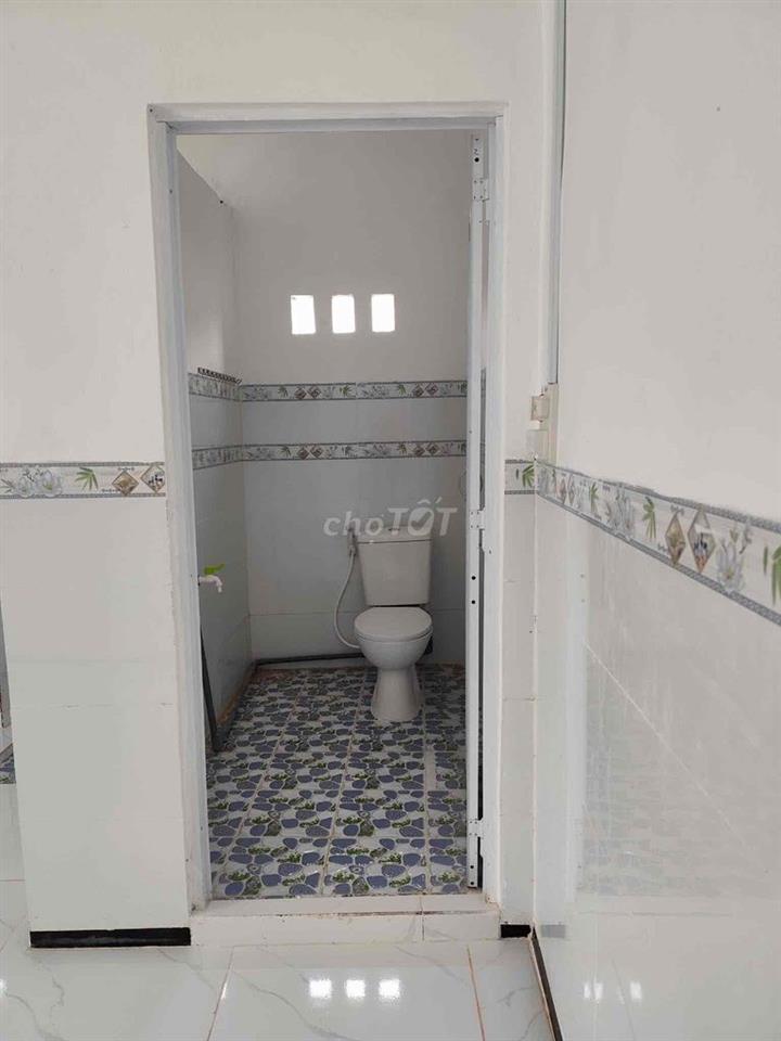 nhà cặp bờ sông rộng rãi mát mẻ