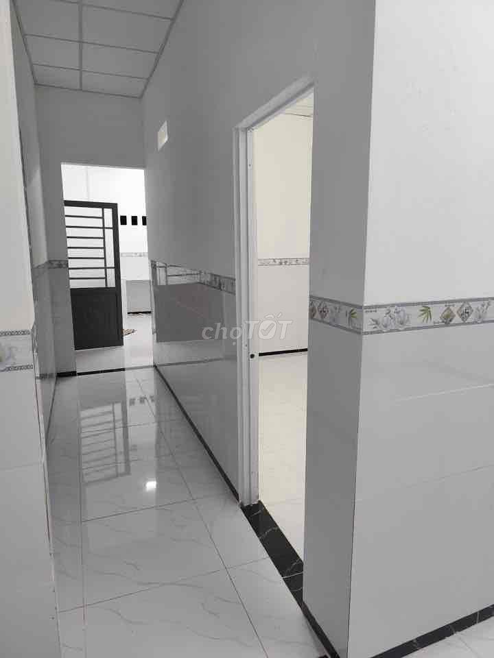 nhà cặp bờ sông rộng rãi mát mẻ
