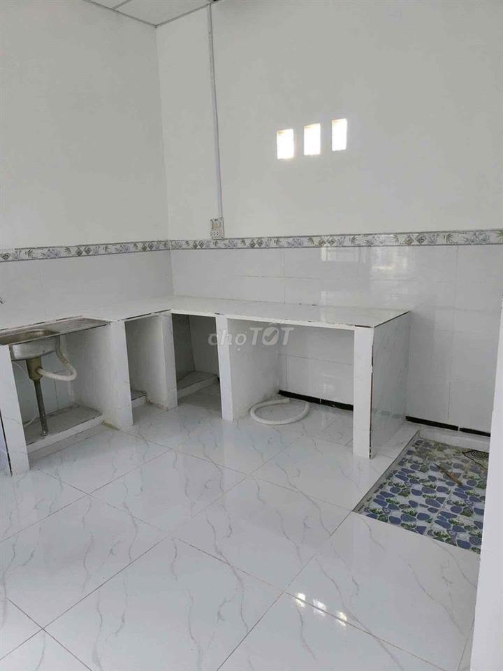 nhà cặp bờ sông rộng rãi mát mẻ