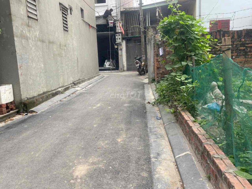 Hơn 3 Tỷ sở hữu 48m2 đất đẹp đường ô tô tại Vân Nội. cạnh QL23B