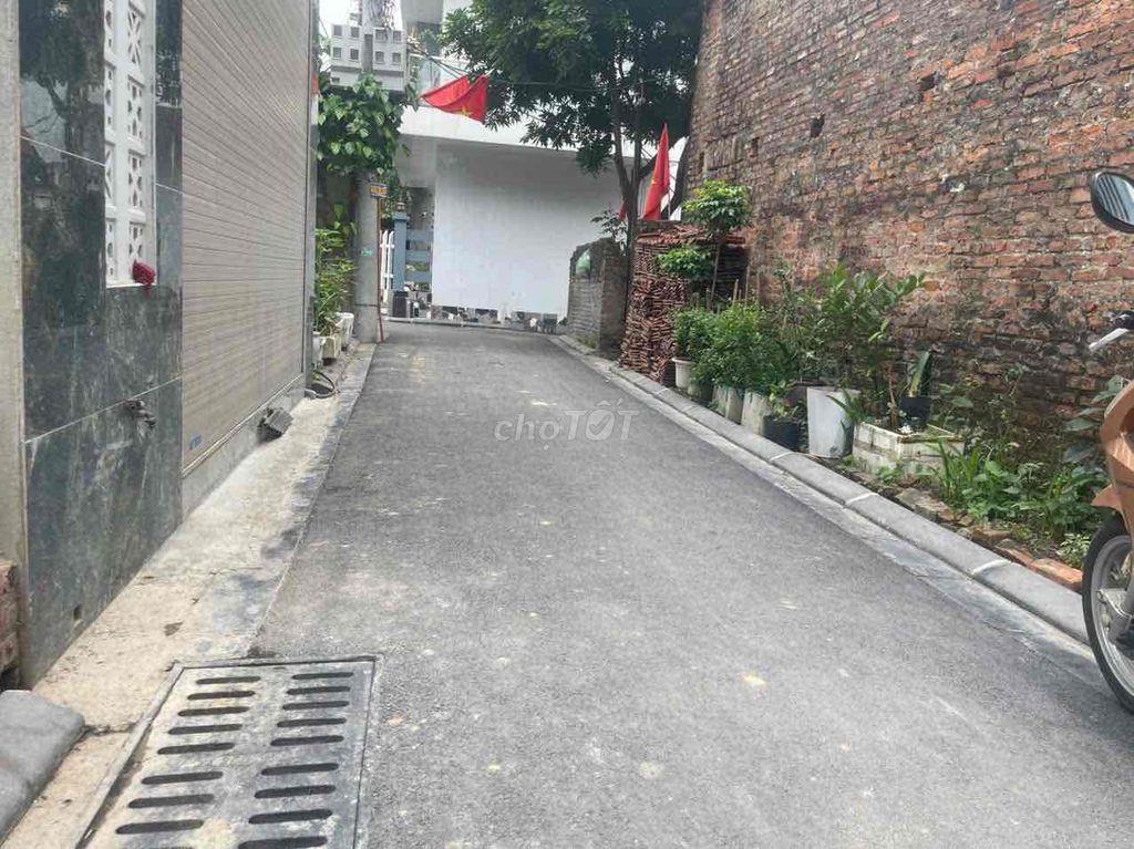 Hơn 3 Tỷ sở hữu 48m2 đất đẹp đường ô tô tại Vân Nội. cạnh QL23B