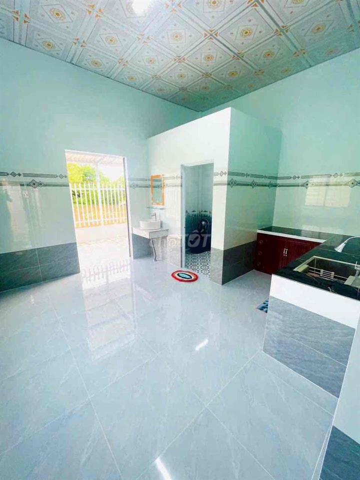 nhà mới 100% gần kcn hoà phú