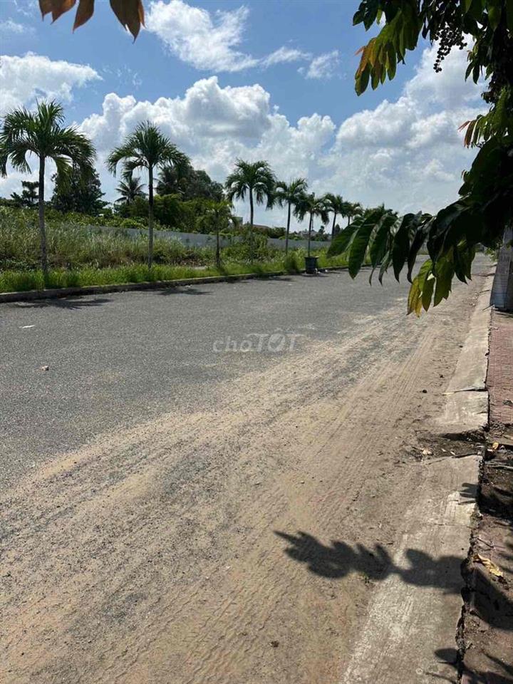 nền trục chính dg 17 kdc phước yên B đối diện cổng chính kcn