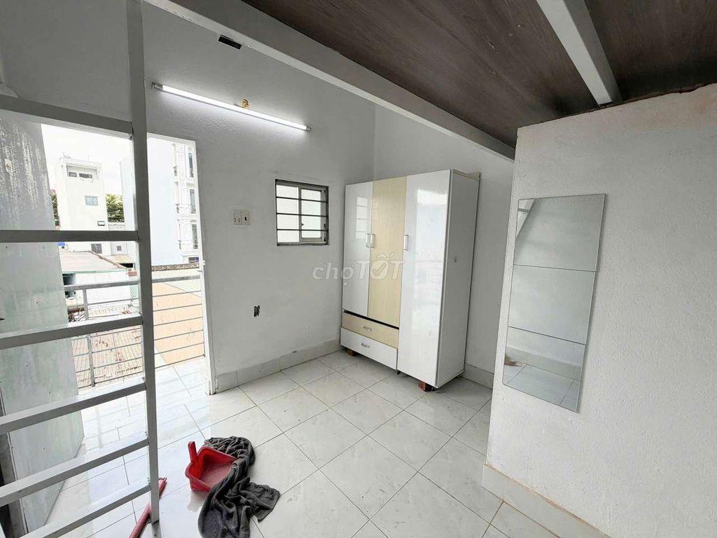 Phòng gác giá rẻ gần công viên Phần Mềm Quang Trung 