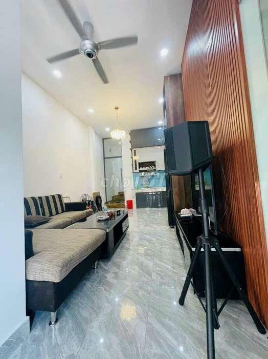 Nhà mới mặt tiền kinh doanh tốt trung tâm Q8