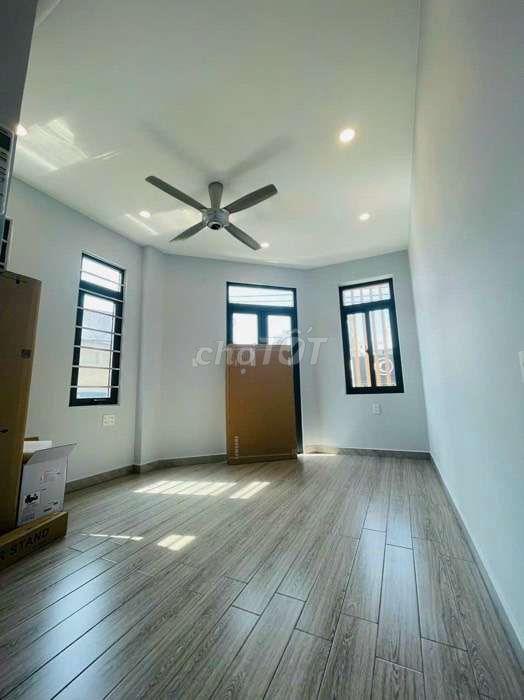 Nhà mới mặt tiền kinh doanh tốt trung tâm Q8