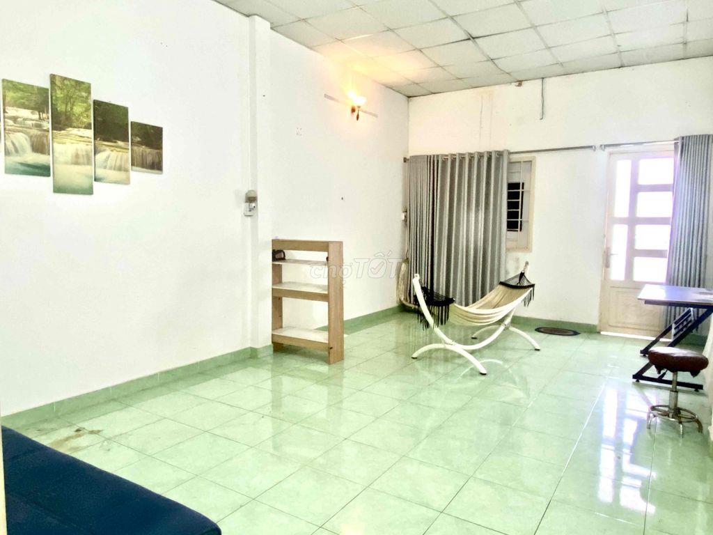 phòng rộng thoáng mặt tiền trung tâm quận 2 nhiều tiện ích