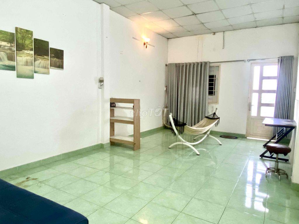 phòng rộng thoáng mặt tiền trung tâm quận 2 nhiều tiện ích
