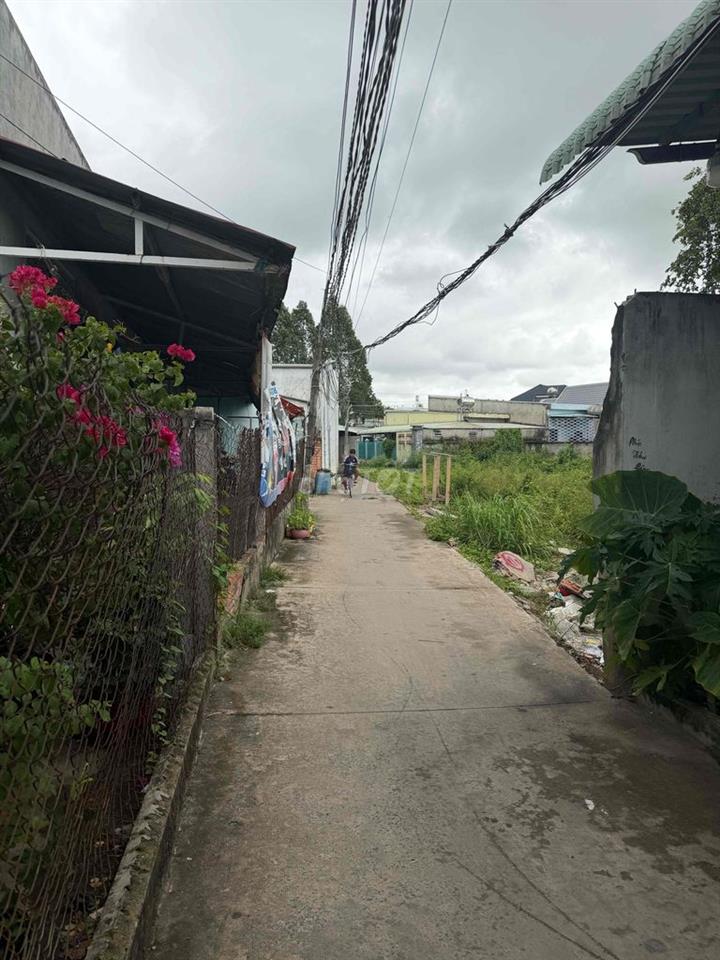 bán nhà trung tâm tt hậu nghĩa