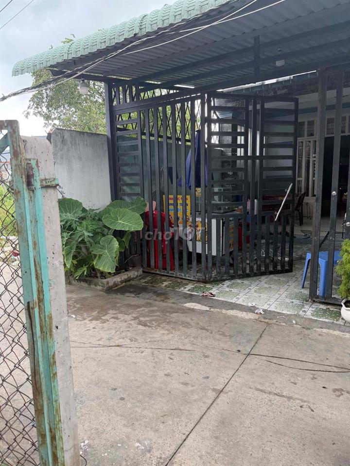 bán nhà trung tâm tt hậu nghĩa