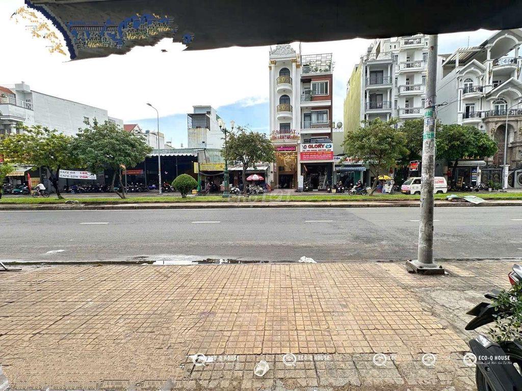 Sân trước nhà 