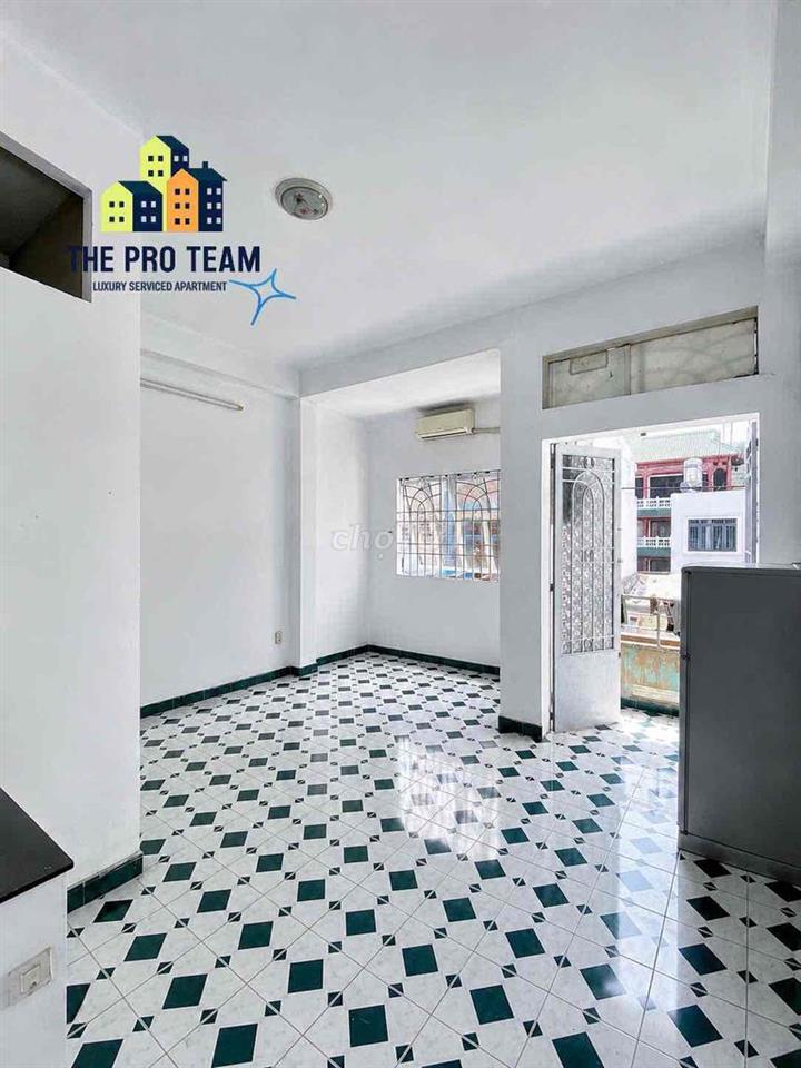 PHÒNG MỚI BAN CÔNG  GẦN HỒNG BÀNG , HUTECH , UTH , UEF