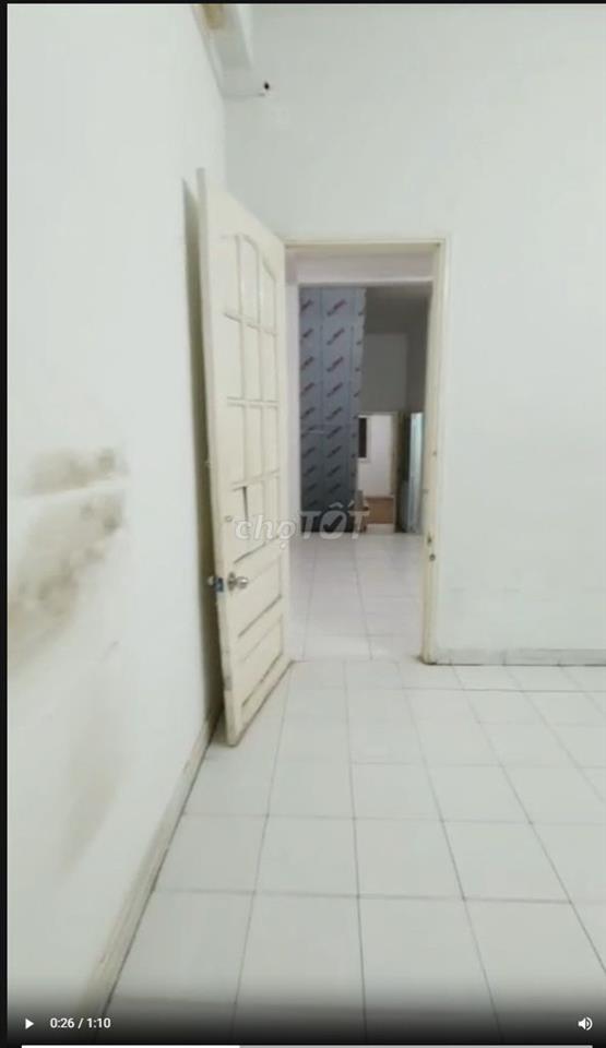 Cho thuê nhà nguyên căn DT: 3m x 20m, 2 lầu, mặt tiền, nở hậu.