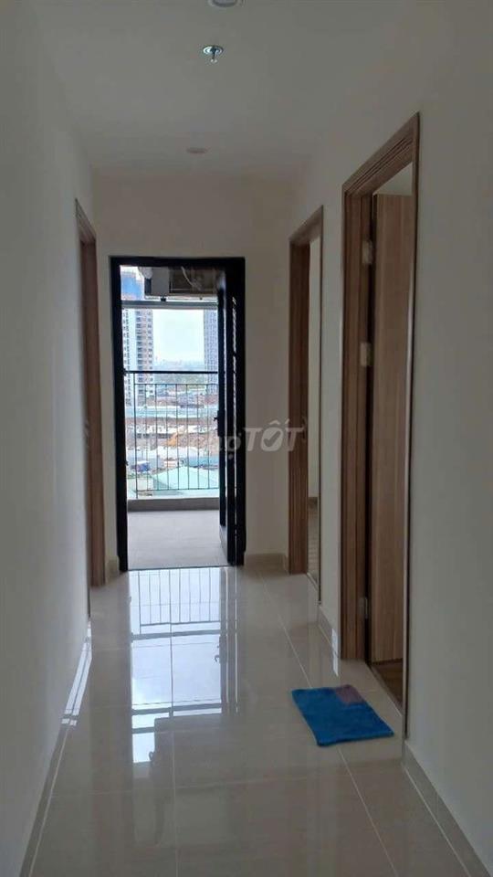 Căn góc 3 phòng ngủ, 2 toilet, mới. có bếp, rèm . 