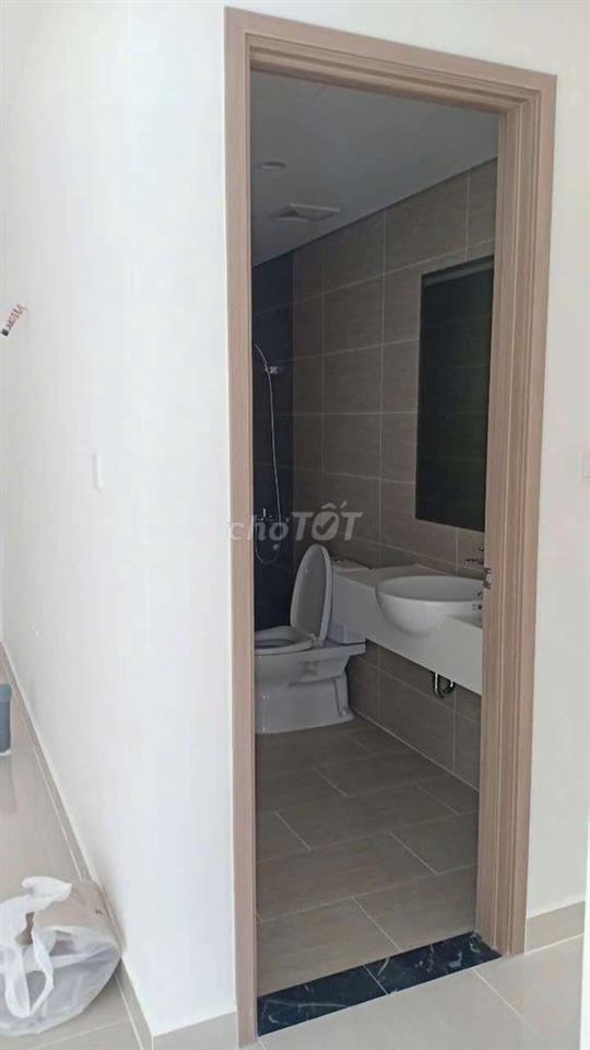 Căn góc 3 phòng ngủ, 2 toilet, mới. có bếp, rèm . 