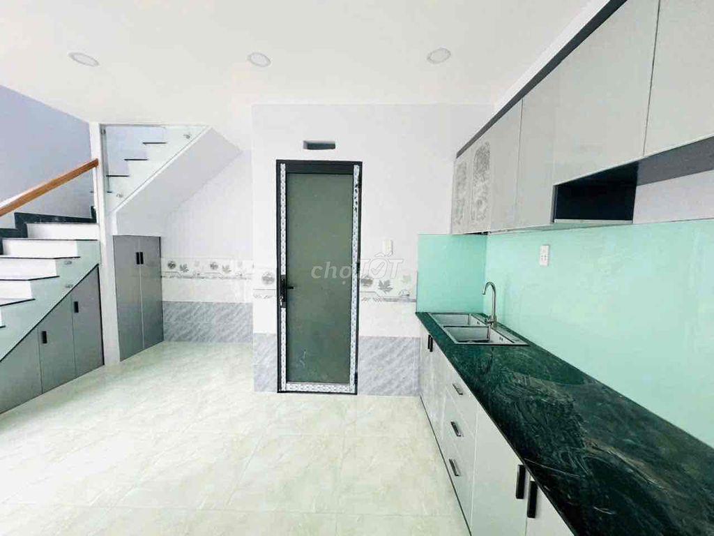 nhà xây mới đã hoàn công 5.căn đường T.15 gần ngã tư vườn lài