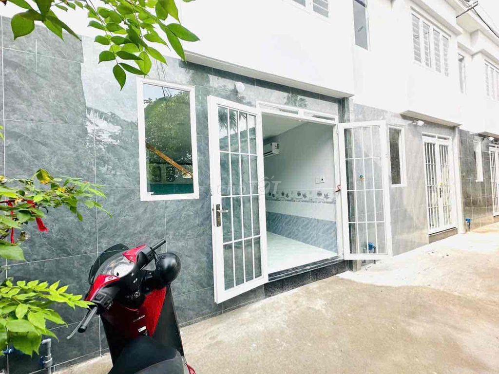 nhà xây mới đã hoàn công 5.căn đường T.15 gần ngã tư vườn lài