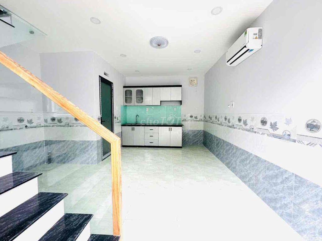 nhà xây mới đã hoàn công 5.căn đường T.15 gần ngã tư vườn lài