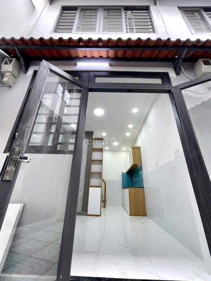nhà mới sổ hoàn công đối diện trường đh nguyễn tất thành P.apđ Q12