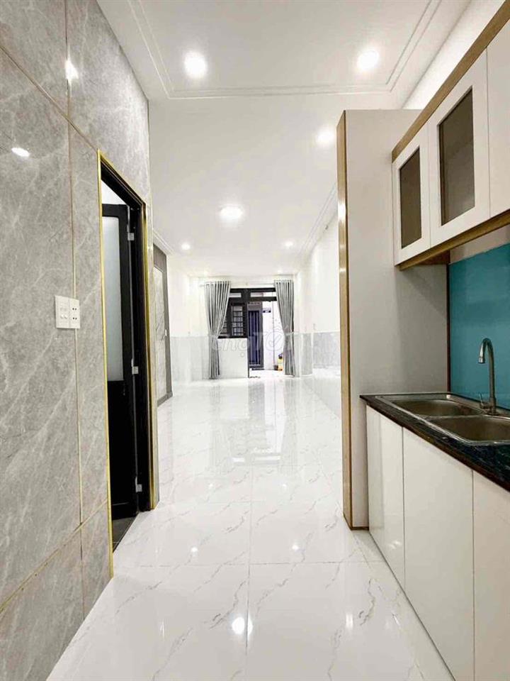 nhà mới sổ hoàn công đối diện trường đh nguyễn tất thành P.apđ Q12