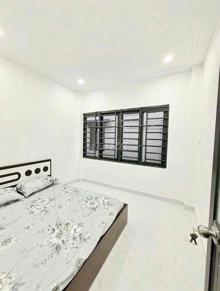 nhà mới sổ hoàn công đối diện trường đh nguyễn tất thành P.apđ Q12