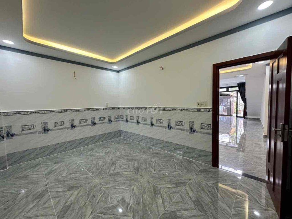 nhà mới 1/võ thị liễu cạnh chợ Vườn Lài sau Trường ĐH N.T.Thành