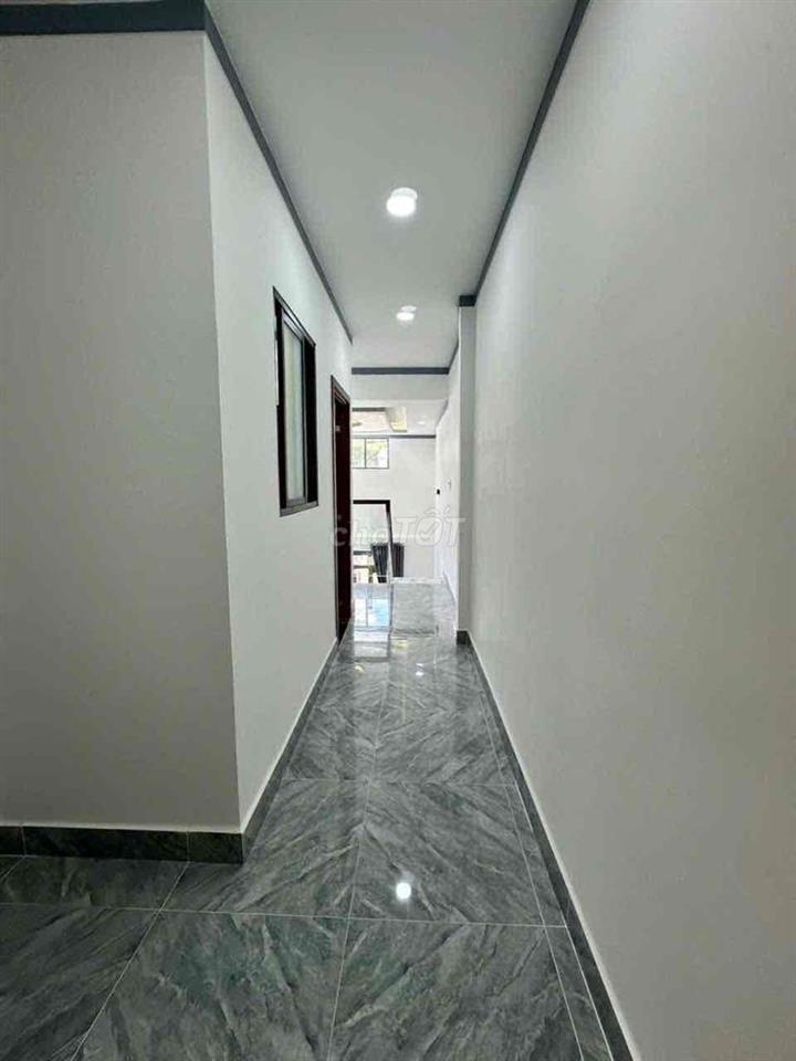 nhà mới 1/võ thị liễu cạnh chợ Vườn Lài sau Trường ĐH N.T.Thành
