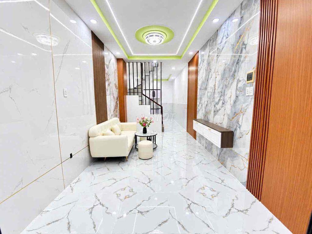 nhà 2lầu 4p sân ôtô dtsd : 142m2 ngay đầu ngã tư ga Q.12