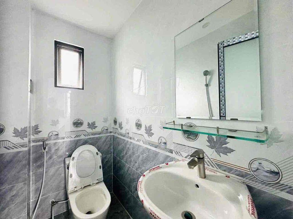 nhà xây mới có hoàn công gần ngã tư chợ vườn lài apđ Q.12