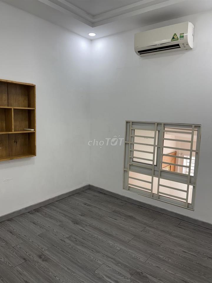 Cho thuê nhà nguyên căn hẻm oto cách mặt tiền 1 căn