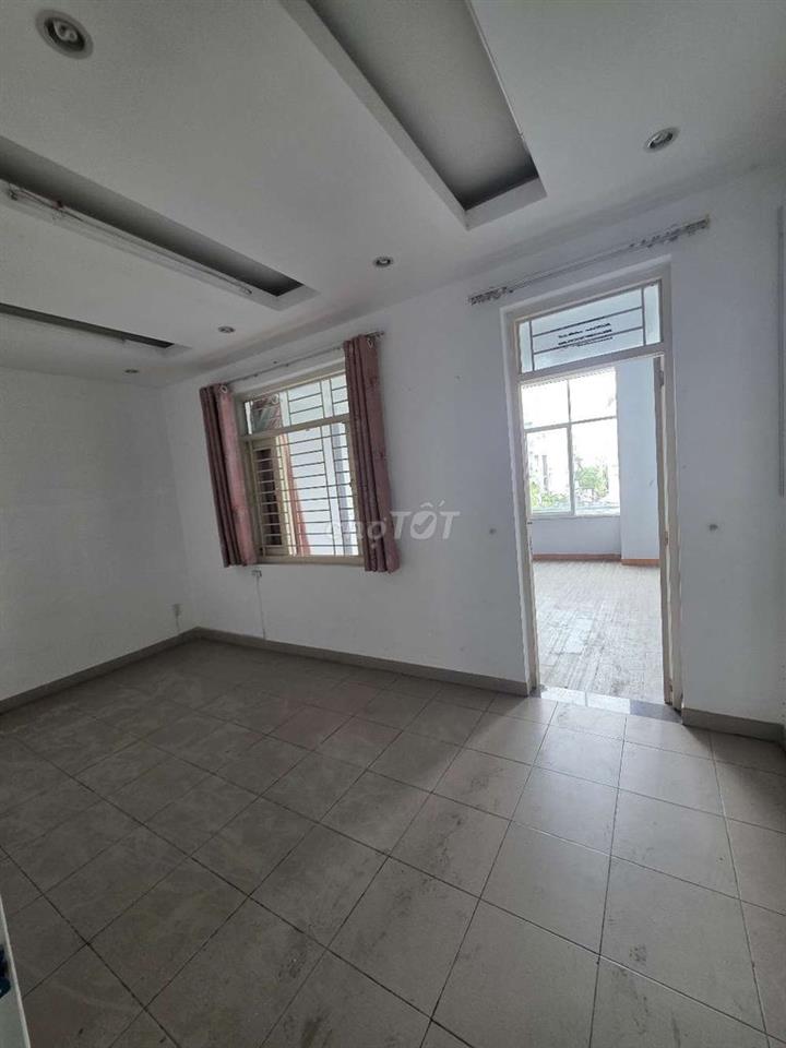 Mặt tiền đường C1 kinh doanh sầm uất, khu C200, sát bên sân bay