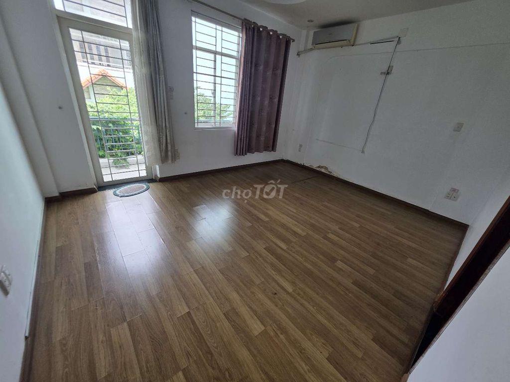 Mặt tiền đường C1 kinh doanh sầm uất, khu C200, sát bên sân bay