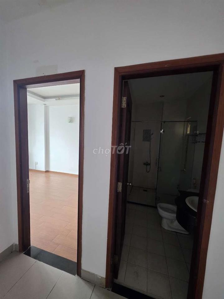 Mặt tiền đường C1 kinh doanh sầm uất, khu C200, sát bên sân bay