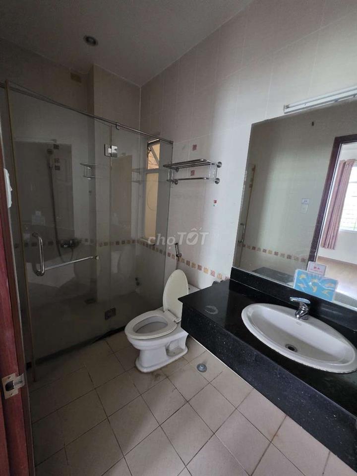 Mặt tiền đường C1 kinh doanh sầm uất, khu C200, sát bên sân bay